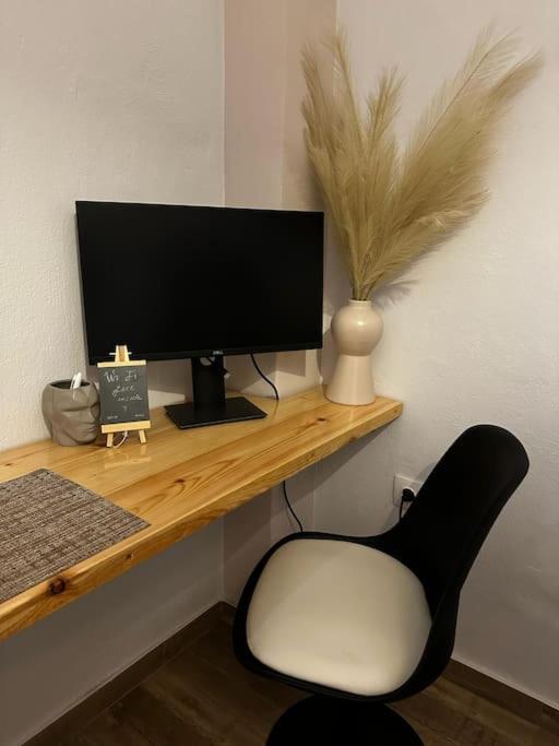 Tiny Nest Sindos Appartement Buitenkant foto